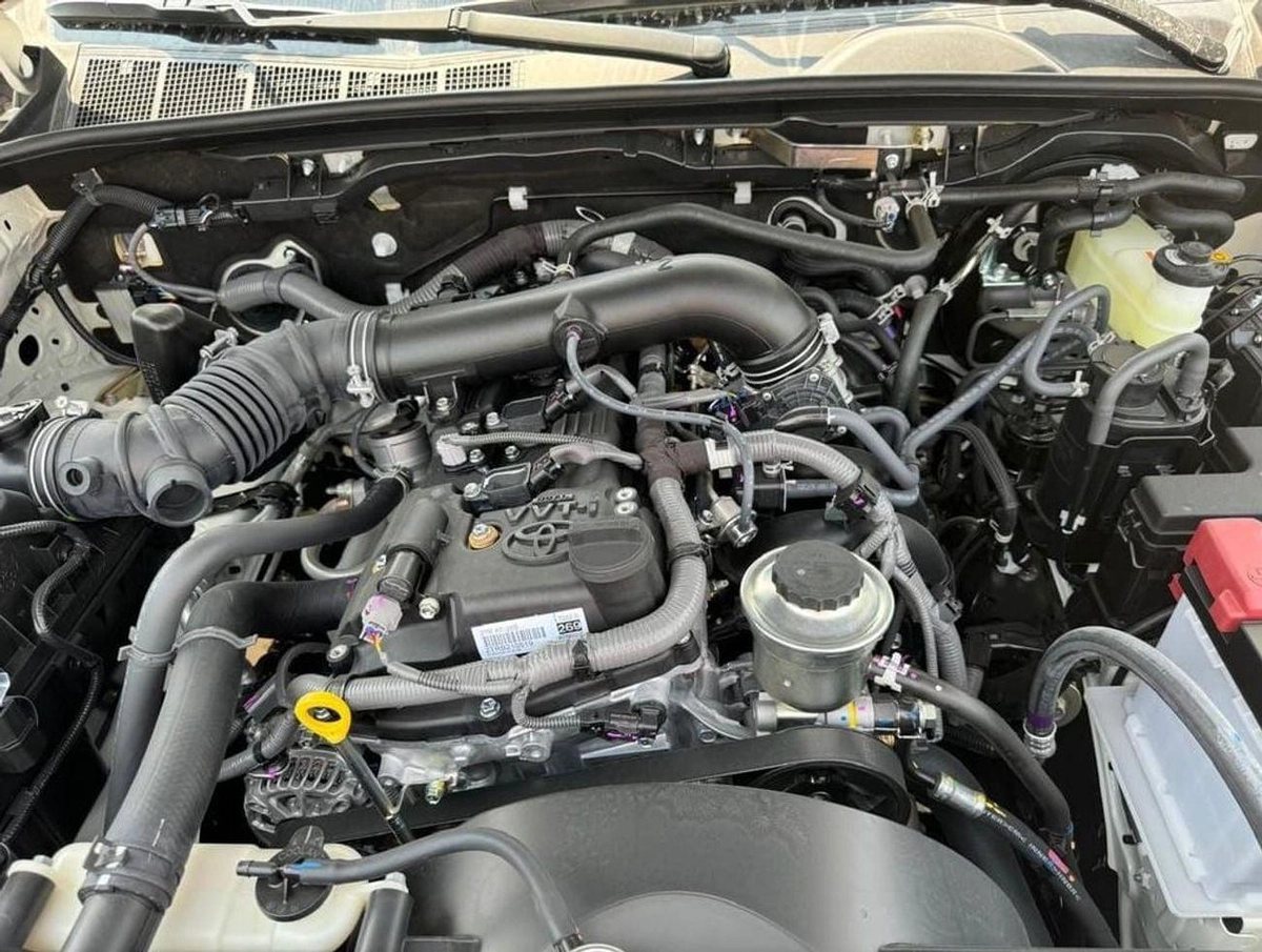 Toyota Hilux SGLX HILUX 2.7L GLXS DC AT PETROL 2025-21-0