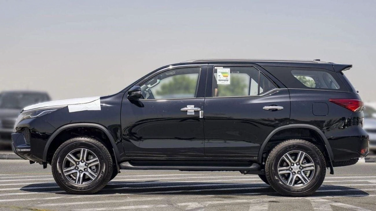 Toyota Fortuner Toyota Fortuner 2.7L Petrol AT Full Option 4x4 MY 2024-4-4