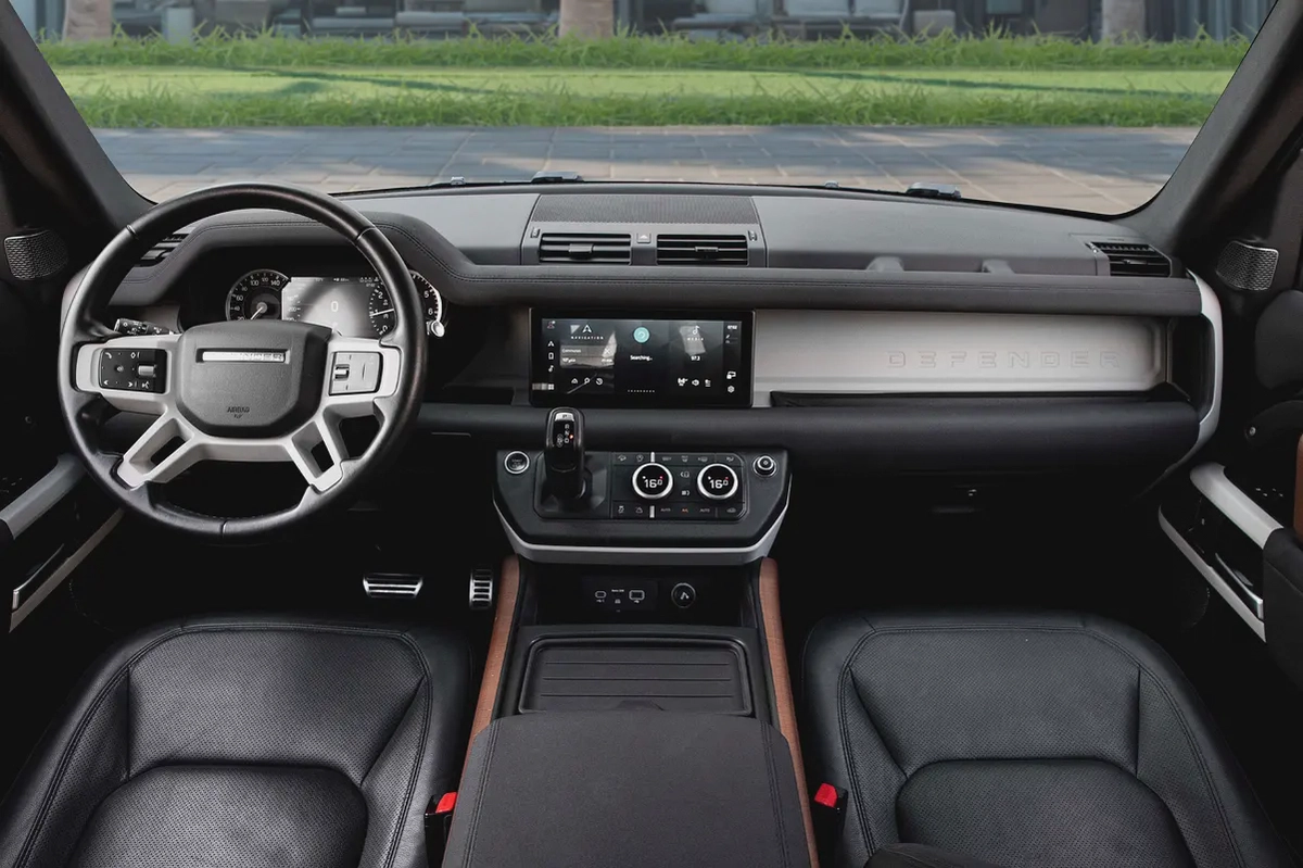 4,309 P.M | Defender SE P300 | 0% Downpayment | Land Rover Warranty!-7-7