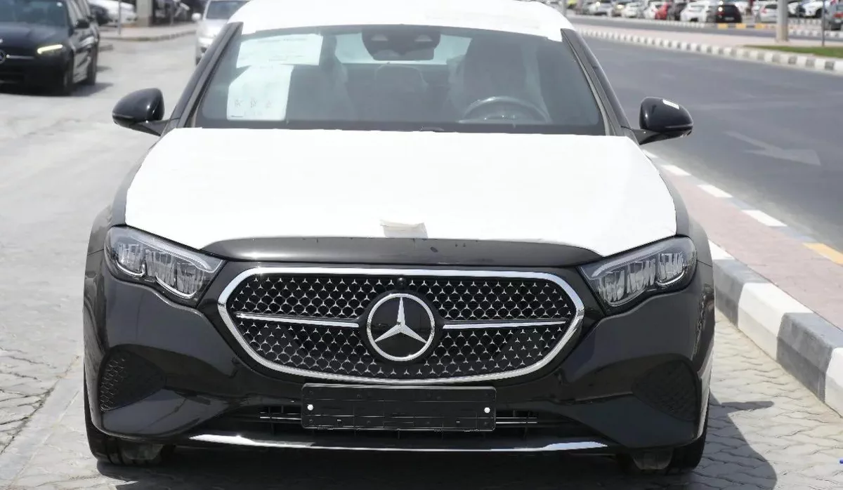 MERCEDES BENZ E200 2025 | BLACK-2-2