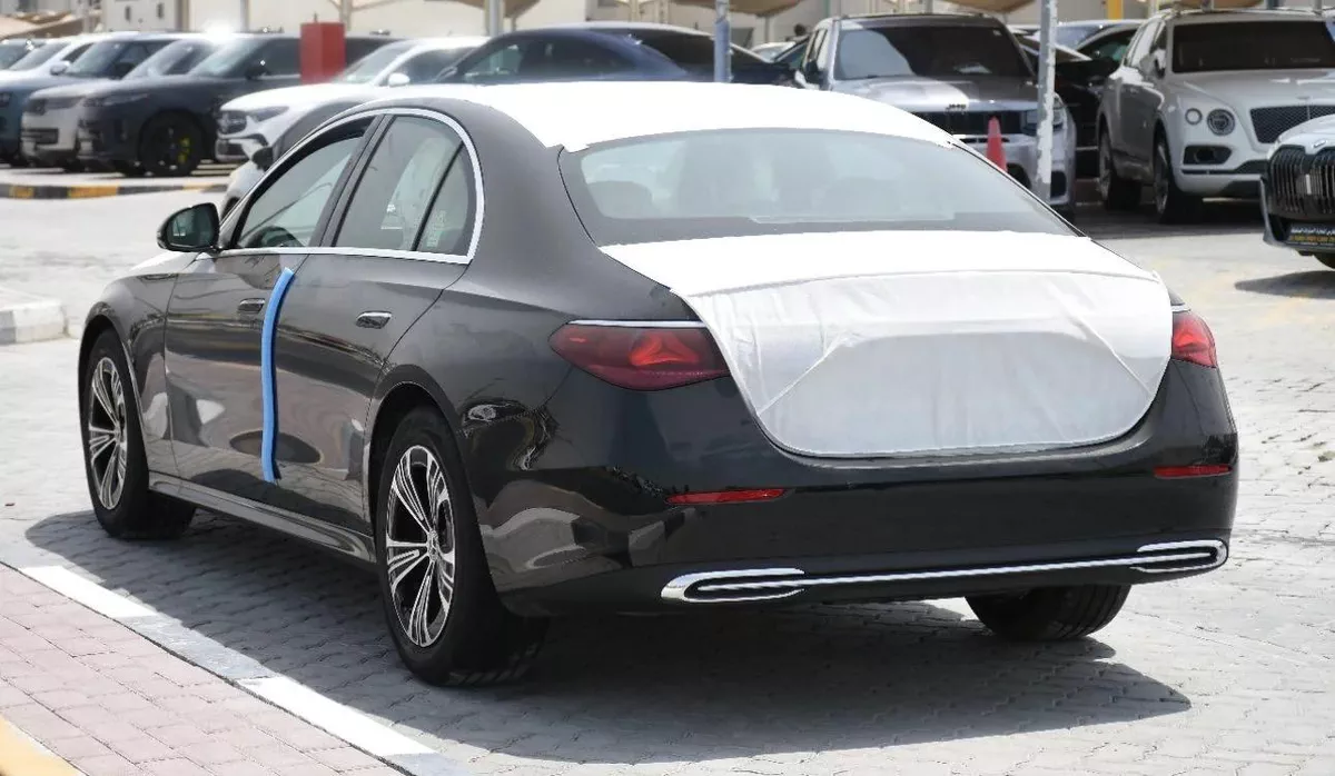 MERCEDES BENZ E200 2025 | BLACK-3-3