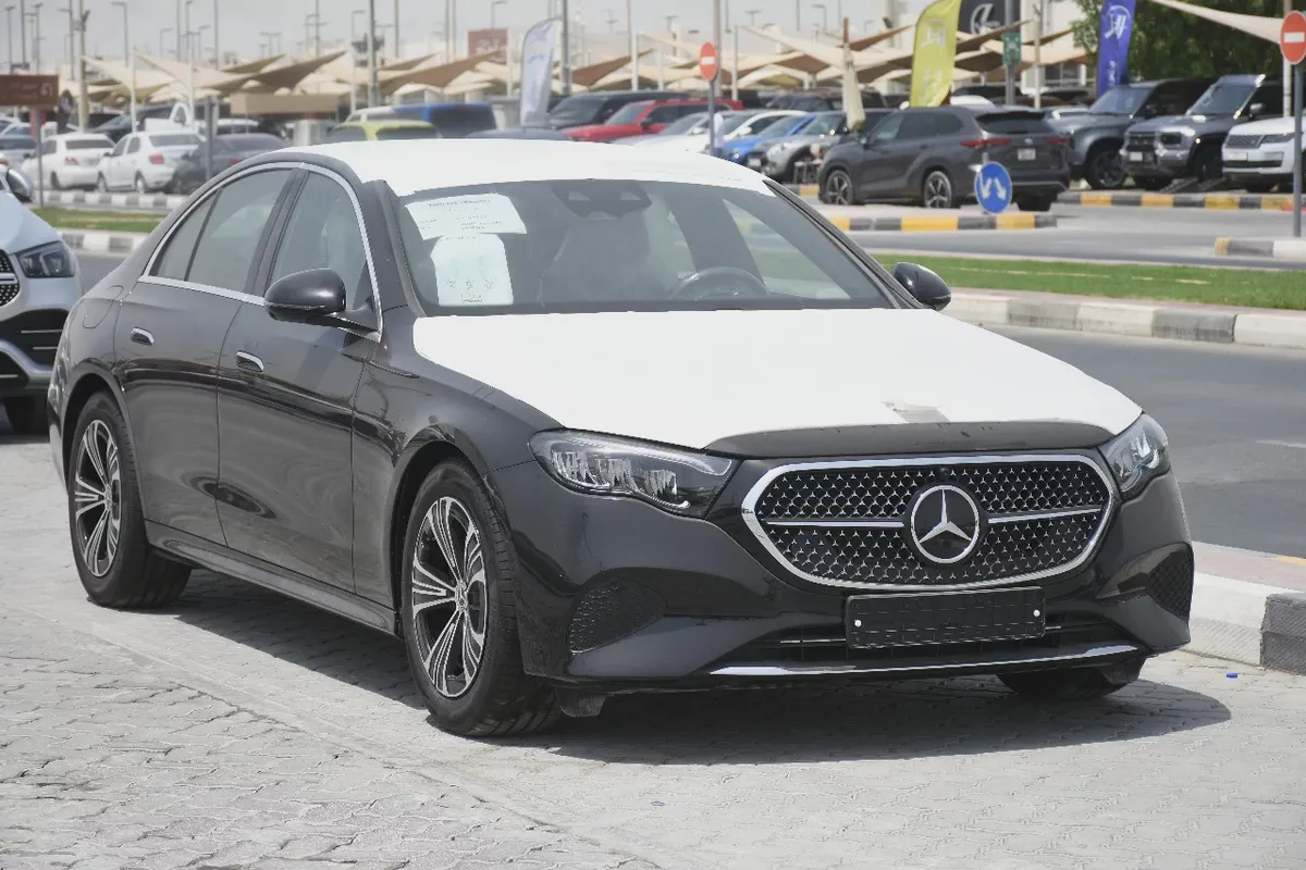 MERCEDES BENZ E200 2025 | BLACK