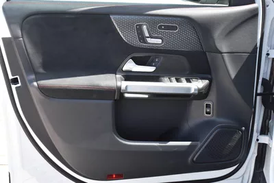 MERCEDES BENZ GLB250 AMG 4MATIC 2025 | WHITE-15