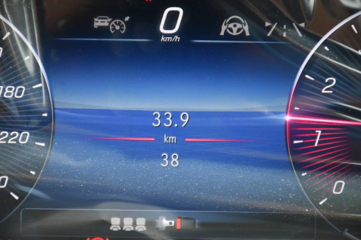 MERCEDES BENZ GLB250 AMG 4MATIC 2025 | WHITE-4-4