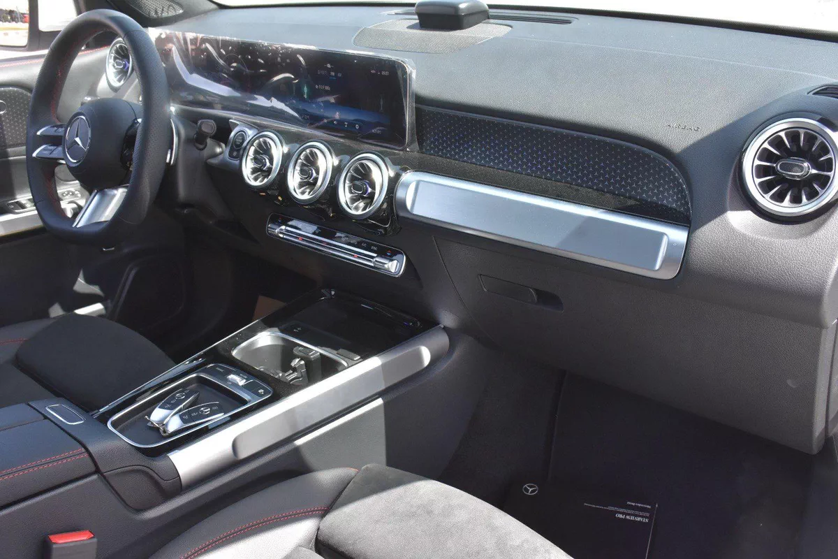 MERCEDES BENZ GLB250 AMG 4MATIC 2025 | WHITE-14-14