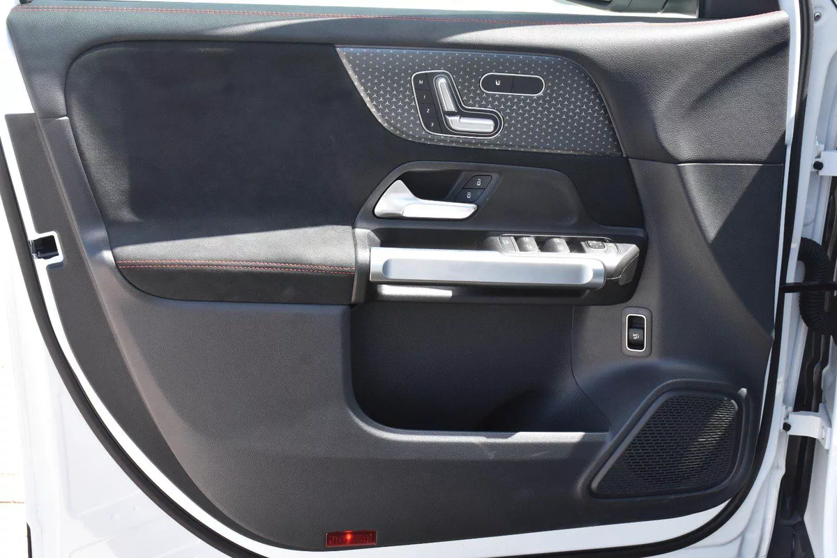 MERCEDES BENZ GLB250 AMG 4MATIC 2025 | WHITE-15-15