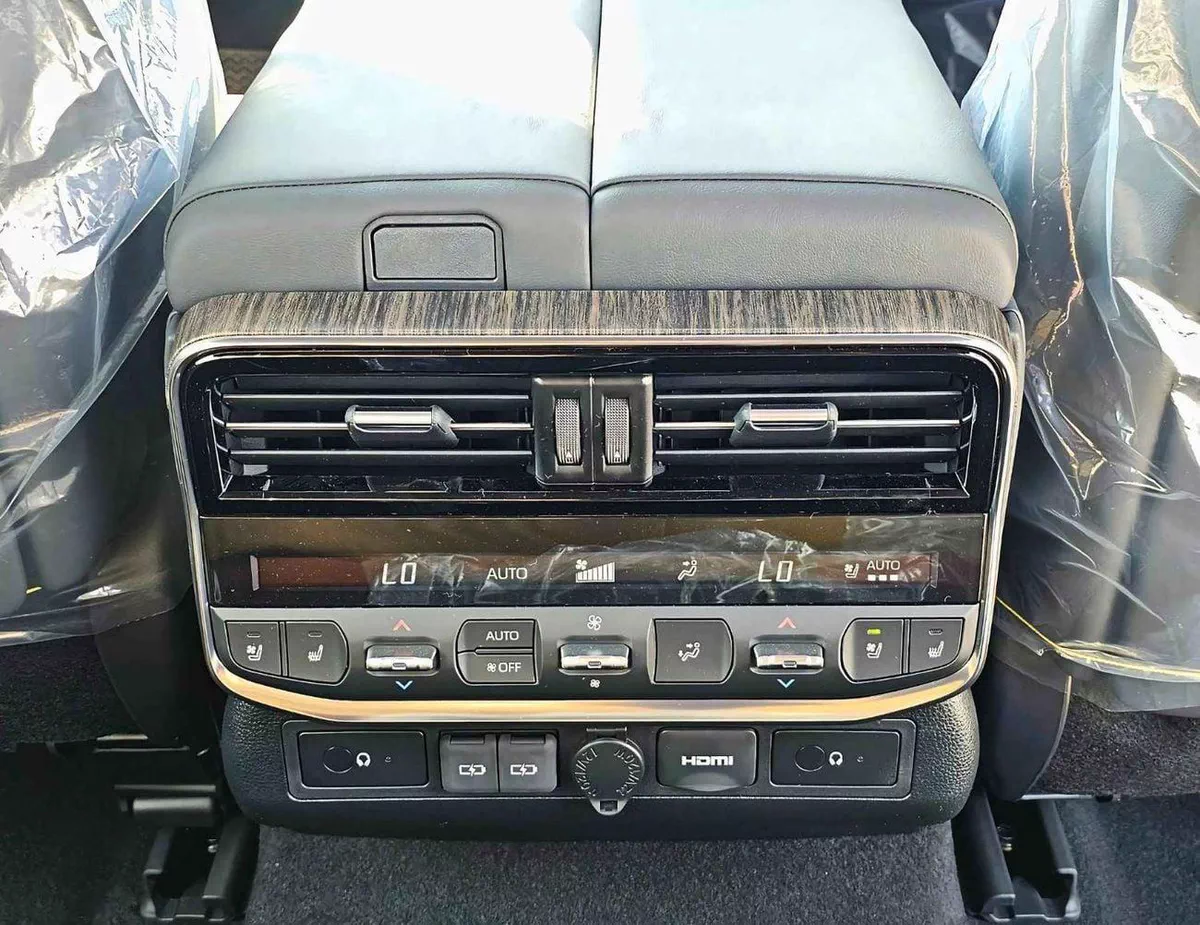 Toyota Land Cruiser VXR / FULL OPTION / 3.3L DIESEL / PWR SEATS / RADAR / JBL SPEAKERS (CODE # VXR)-17-0