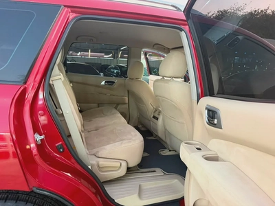 Nissan Pathfinder 2015 GCC Specs - Well Maintained Family SUV-9