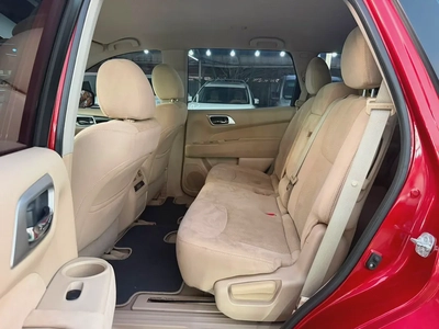 Nissan Pathfinder 2015 GCC Specs - Well Maintained Family SUV-10