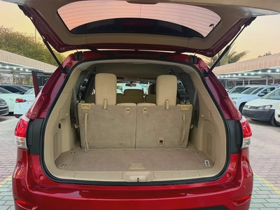 Nissan Pathfinder 2015 GCC Specs - Well Maintained Family SUV-11