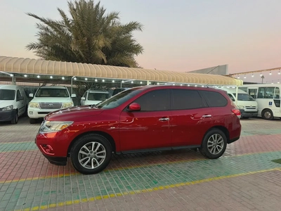 Nissan Pathfinder 2015 GCC Specs - Well Maintained Family SUV-1