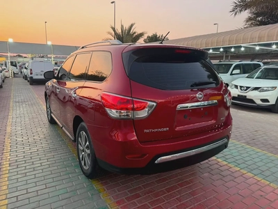 Nissan Pathfinder 2015 GCC Specs - Well Maintained Family SUV-4