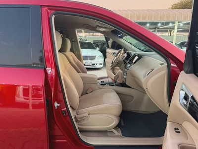 Nissan Pathfinder 2015 GCC Specs - Well Maintained Family SUV-6