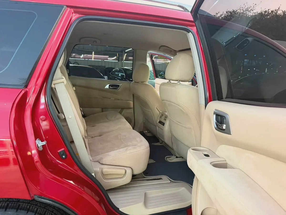 Nissan Pathfinder 2015 GCC Specs - Well Maintained Family SUV-9-9