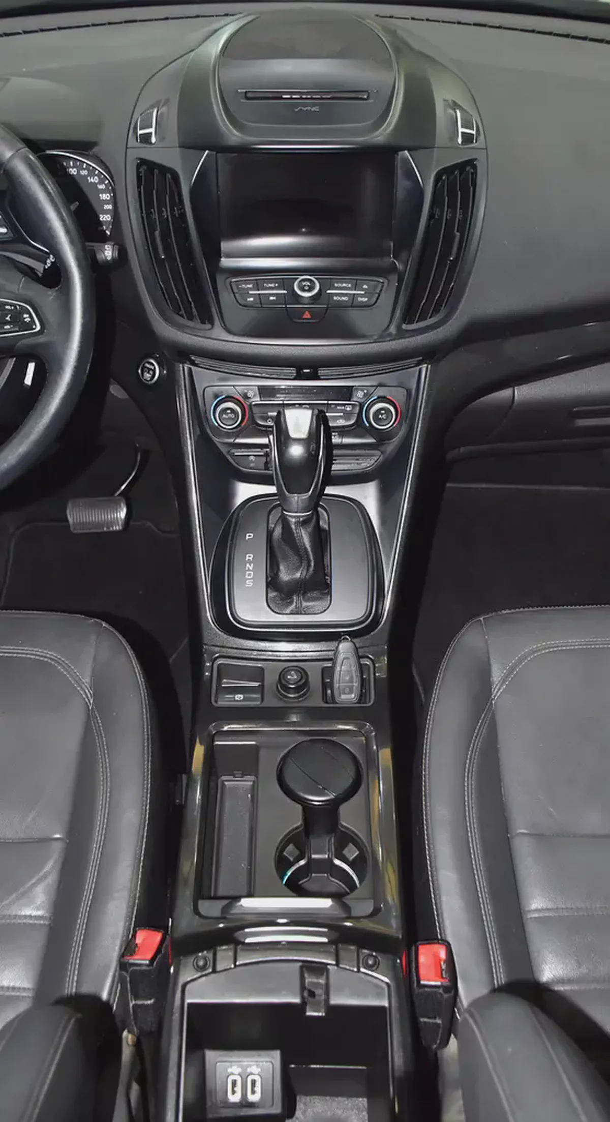 AED 555 EMi at 0% DP | Ford Escape Titanium AWD ( 2019 Model ) in Grey Color GCC Specs-15-15