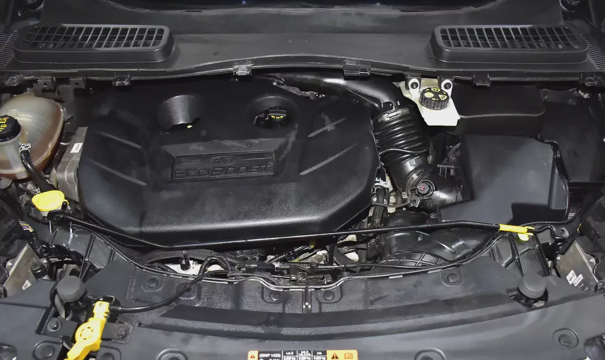 AED 555 EMi at 0% DP | Ford Escape Titanium AWD ( 2019 Model ) in Grey Color GCC Specs-17-17