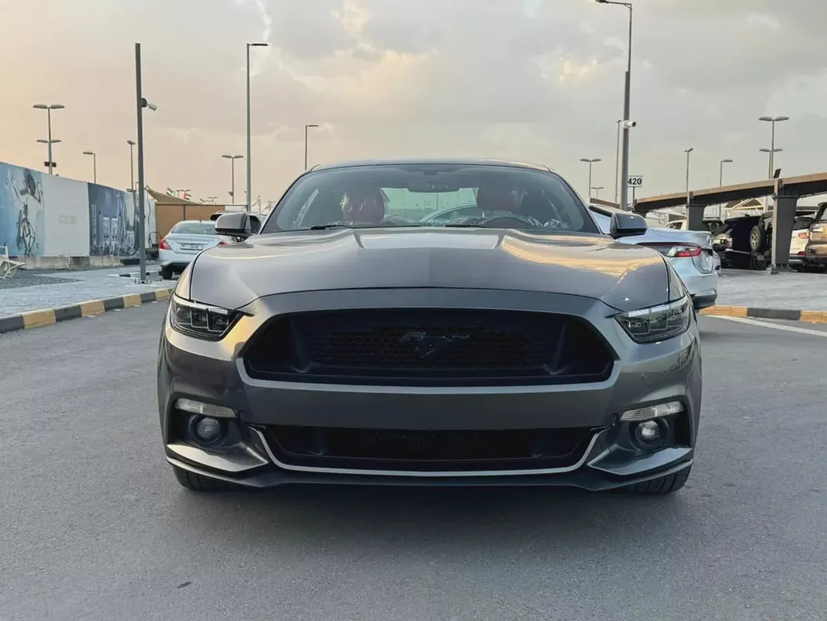 فورد موستنج GT قير عادي بحالة جيدة
