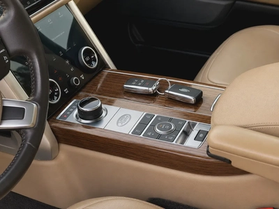 Land Rover Range Rover SE 2019 GCC Specs-9