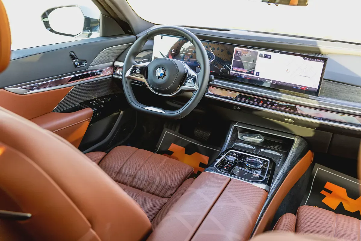 BMW 735i Pure Excellence – 2026 | GCC | Only 2,527 KM | AED 375,000-12-12