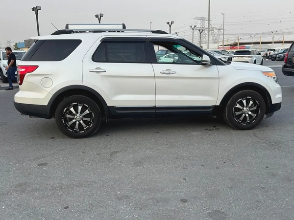 EXPLORER 7 SEATER LIMITED V4  FRESH JAPAN IMPORTED LOW MILEAGE 83000 kms
