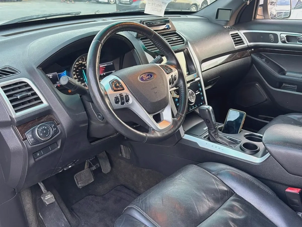 EXPLORER 7 SEATER LIMITED V4  FRESH JAPAN IMPORTED LOW MILEAGE 83000 kms