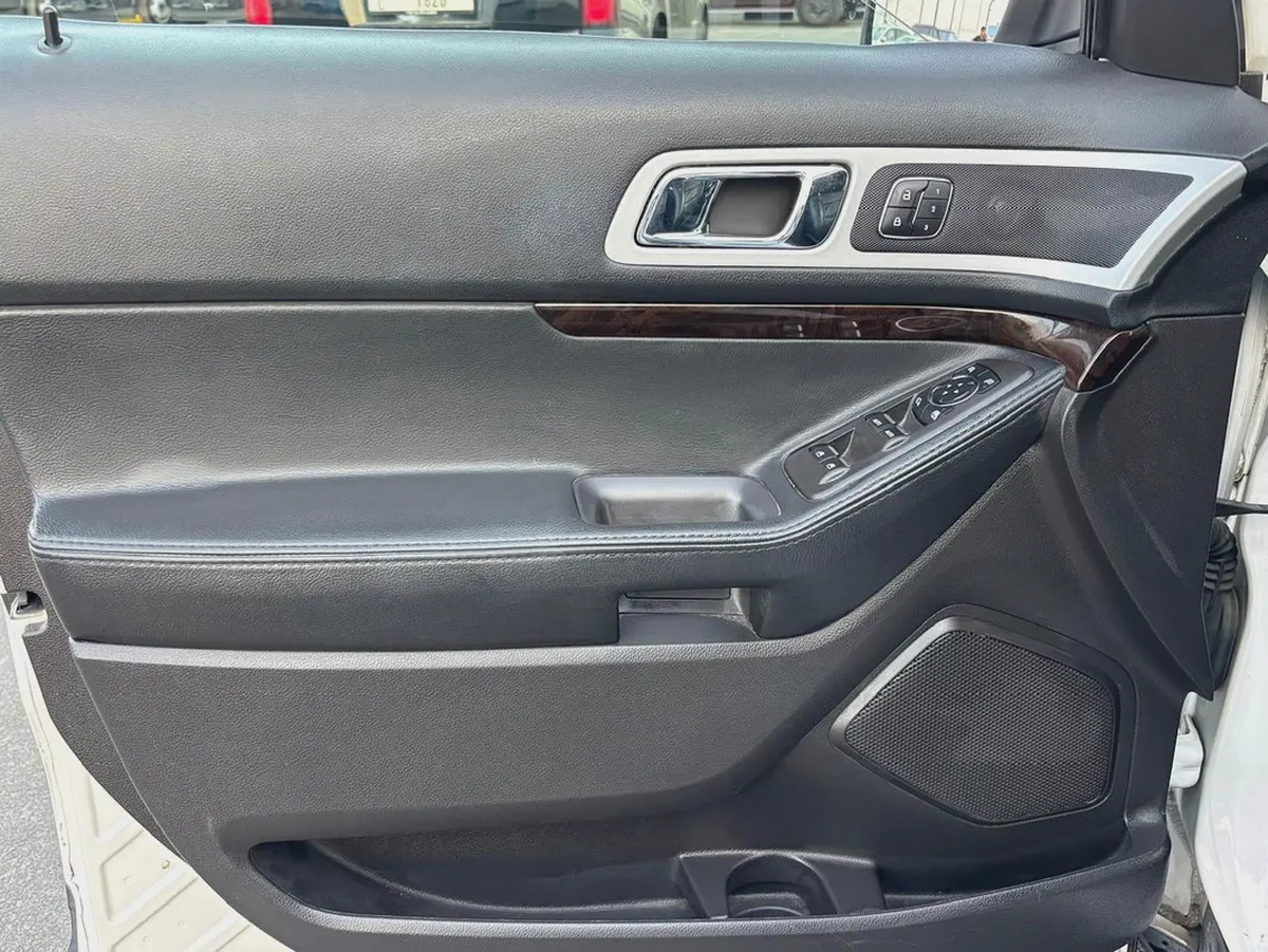 EXPLORER 7 SEATER LIMITED V4  FRESH JAPAN IMPORTED LOW MILEAGE 83000 kms-13-13