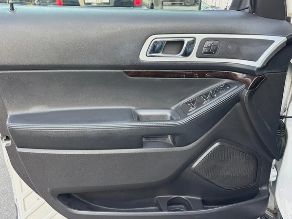 EXPLORER 7 SEATER LIMITED V4  FRESH JAPAN IMPORTED LOW MILEAGE 83000 kms