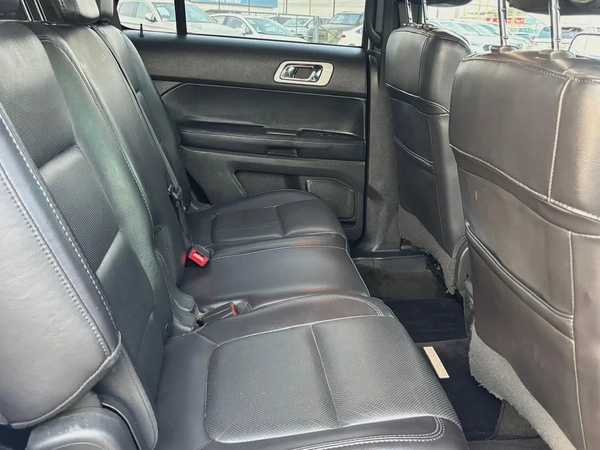 EXPLORER 7 SEATER LIMITED V4  FRESH JAPAN IMPORTED LOW MILEAGE 83000 kms