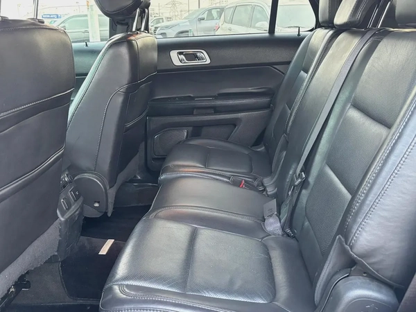 EXPLORER 7 SEATER LIMITED V4  FRESH JAPAN IMPORTED LOW MILEAGE 83000 kms