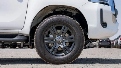 Toyota Hilux toyota hilux 2.4L DIESEL FULL OPTION-11