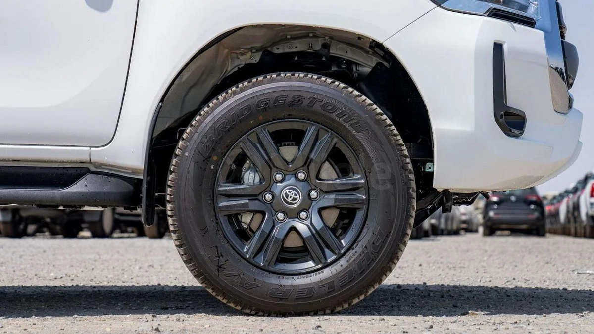 Toyota Hilux toyota hilux 2.4L DIESEL FULL OPTION-11-11