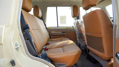 Toyota Land Cruiser 70-11