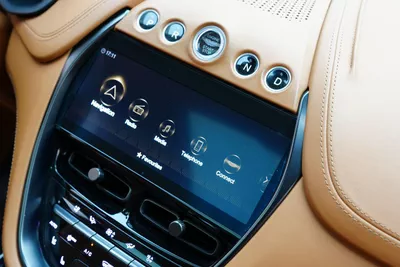 Aston Martin DBX 550-6
