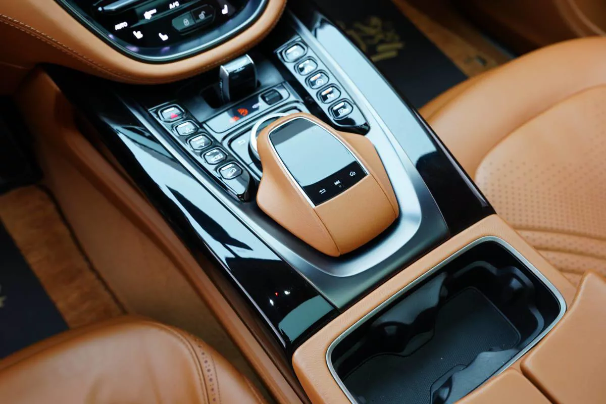 Aston Martin DBX 550-15-15