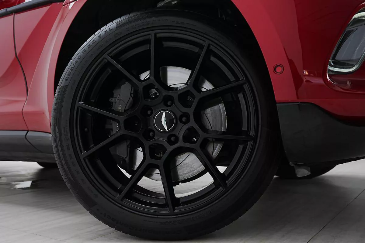 Aston Martin DBX 550-9-9