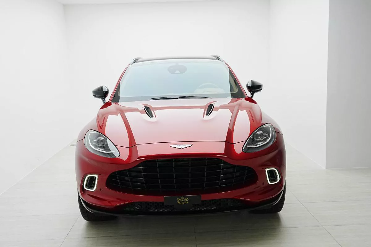 Aston Martin DBX 550-4-4