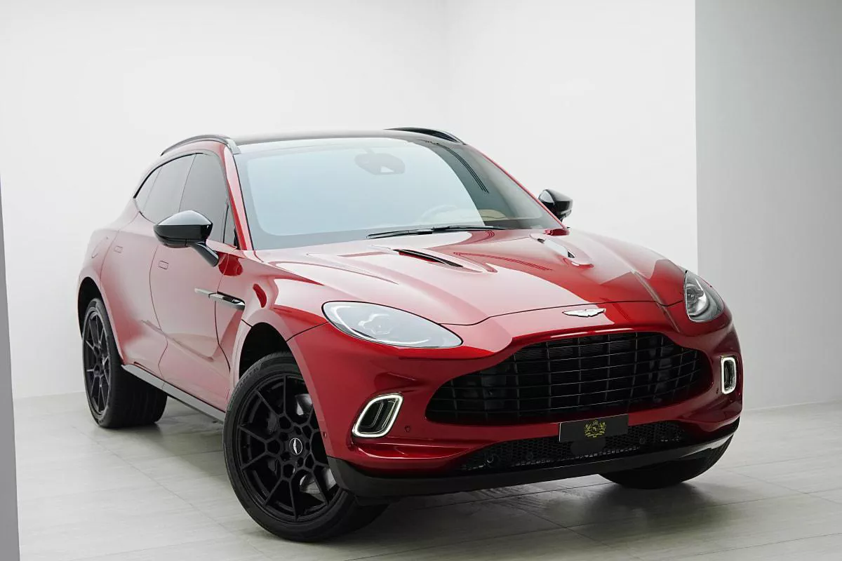 Aston Martin DBX 550-7-7