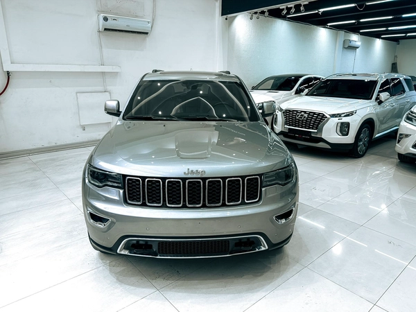 2021 Jeep Grand Cherokee Limited 3.6L V6 4WD // EMI starting from 1,400 AED