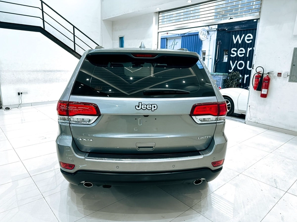 2021 Jeep Grand Cherokee Limited 3.6L V6 4WD // EMI starting from 1,400 AED