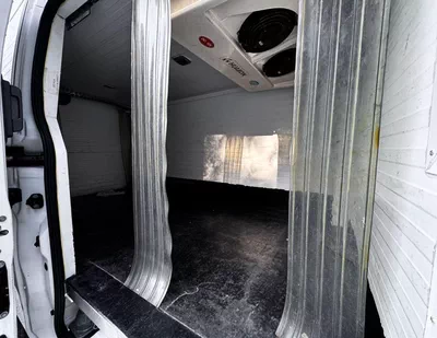 Nissan Urvan STD Nissan Urvan Van Chiller | 2.5 L | 2022 | GCC | Accident-Free | In Excellent Condition | 958 P.M-9