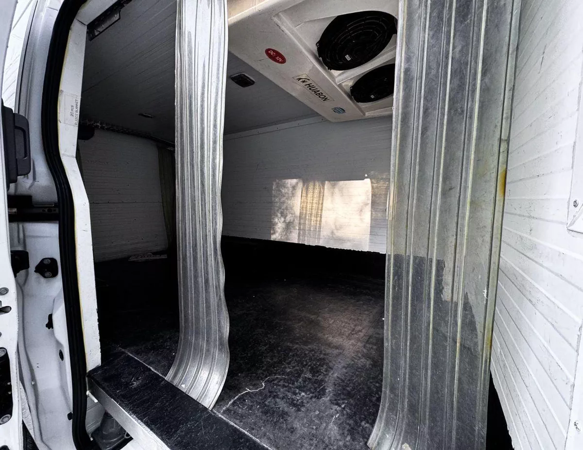 Nissan Urvan STD Nissan Urvan Van Chiller | 2.5 L | 2022 | GCC | Accident-Free | In Excellent Condition | 958 P.M-9-0