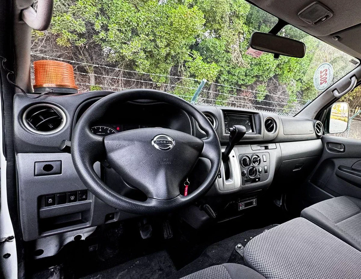 Nissan Urvan STD Nissan Urvan Van Chiller | 2.5 L | 2022 | GCC | Accident-Free | In Excellent Condition | 958 P.M-10-0