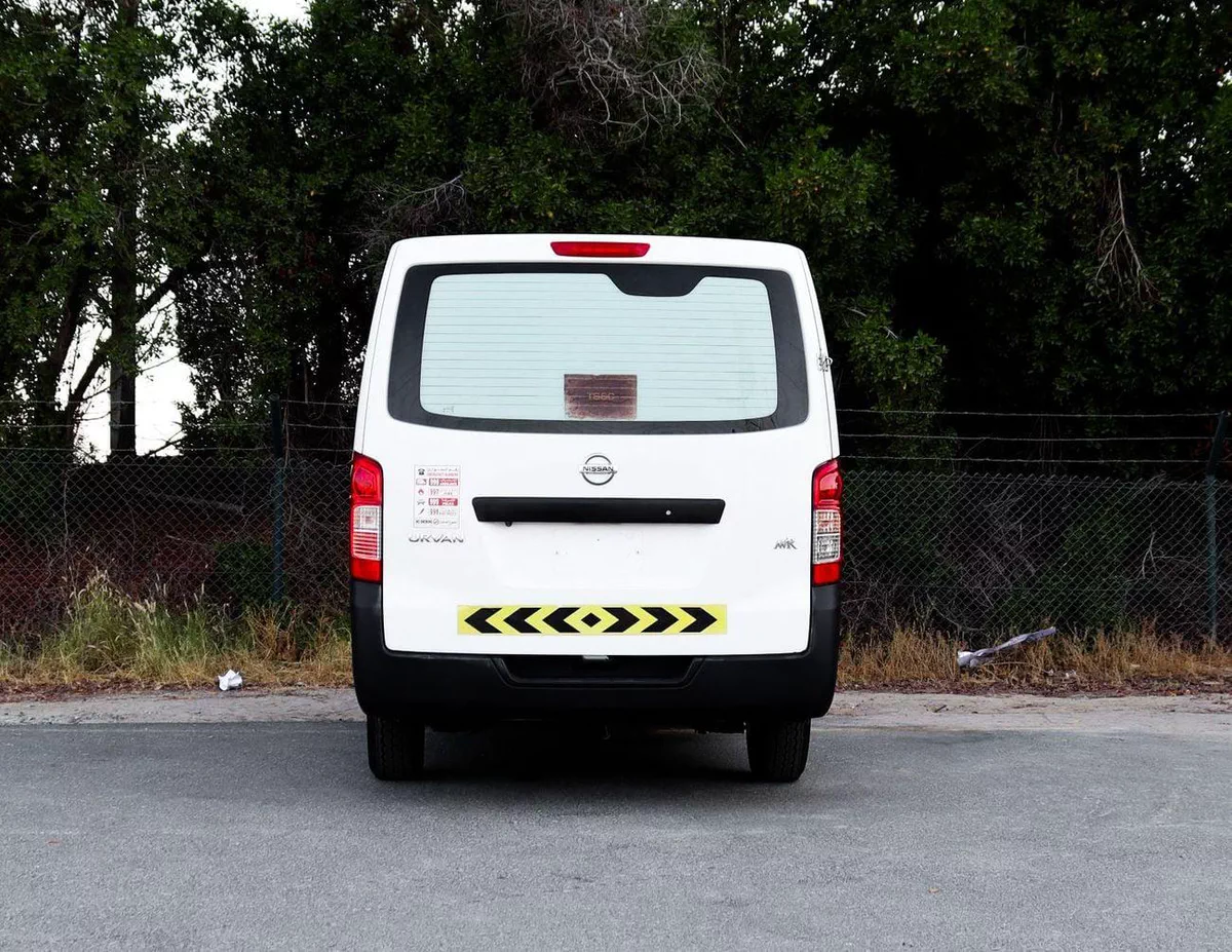 Nissan Urvan STD Nissan Urvan Van Chiller | 2.5 L | 2022 | GCC | Accident-Free | In Excellent Condition | 958 P.M-4-0