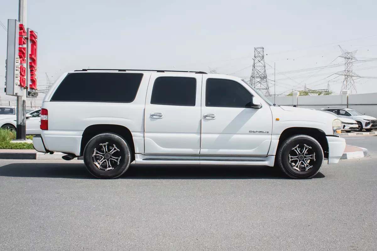 2001 - GMC YUKON XL DENALI -  JAPAN IMPORTED-4-4