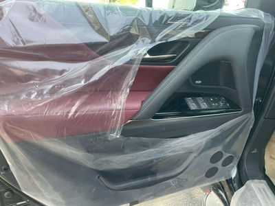 Lexus LX600 SIGNATURE-11