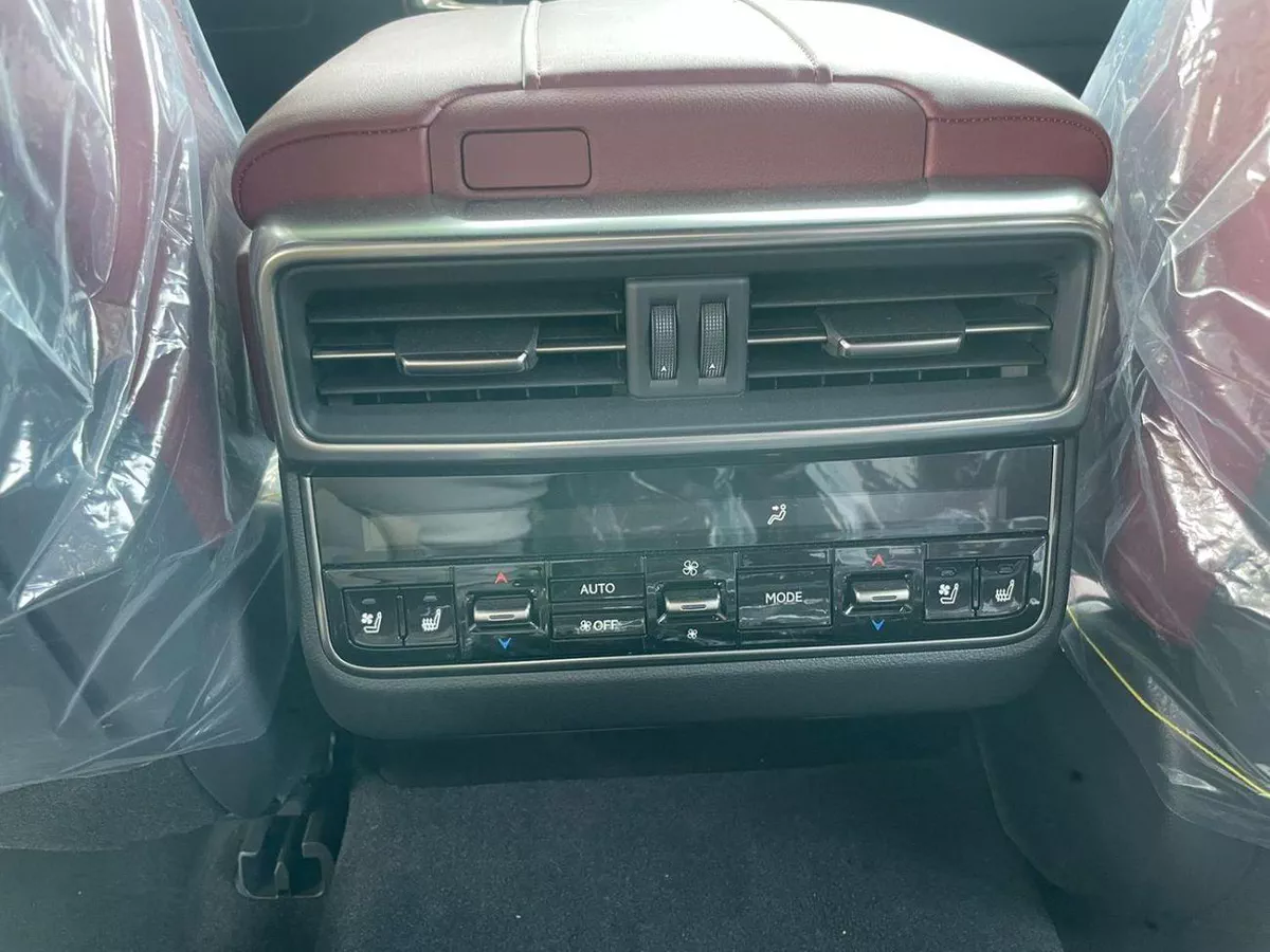 Lexus LX600 SIGNATURE-10-0