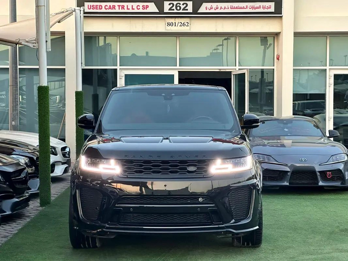 RANGE ROVER SPORT SVR GCC 2018 ORIGINAL PAINT PERFECT CONDITION-10-10