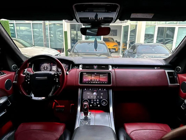 RANGE ROVER SPORT SVR GCC 2018 ORIGINAL PAINT PERFECT CONDITION