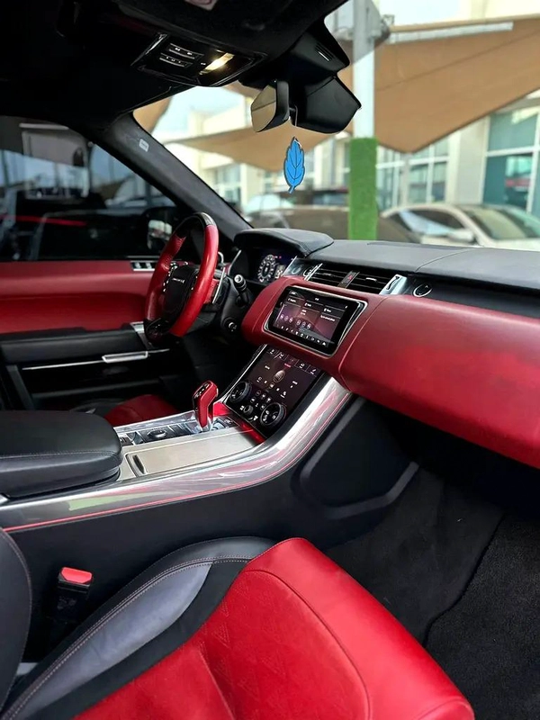 RANGE ROVER SPORT SVR GCC 2018 ORIGINAL PAINT PERFECT CONDITION
