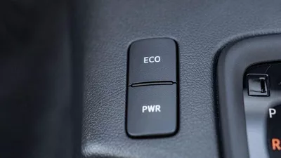 Toyota Hilux MED OPTION HILUX 2.4L AT-10